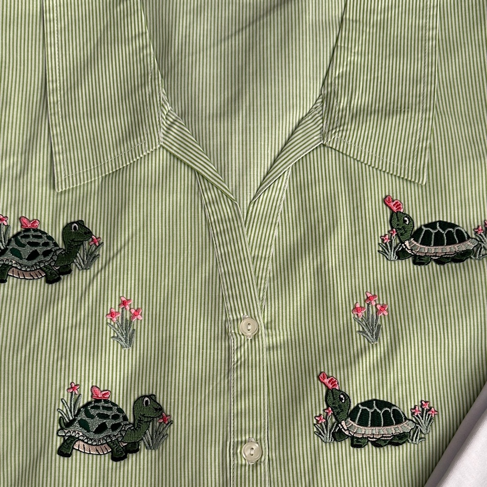 Adorable Turtle Motif Green and White Button Down Shirt and Sleeveless Top - Picture 3 of 5